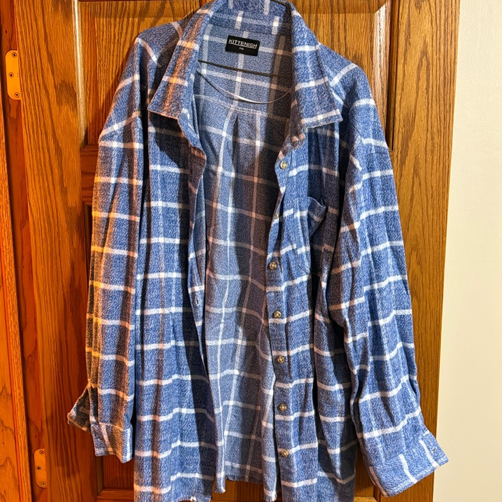 Kittenish blue button up